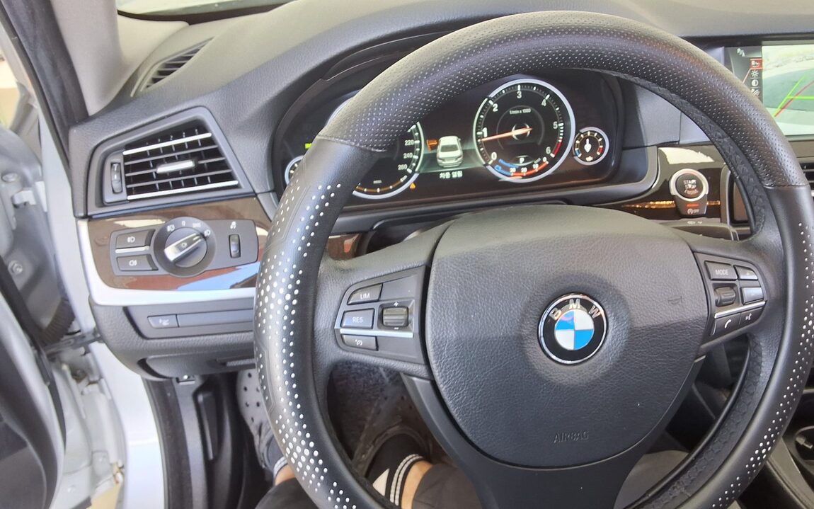 BMW 5 SERIES (6TH GEN) 520d 2013 - zdjęcie 17