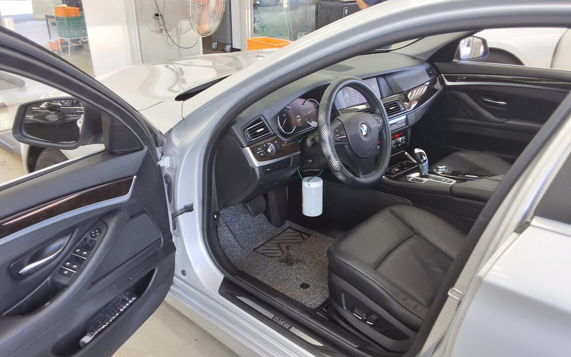 BMW 5 SERIES (6TH GEN) 520d 2013 - zdjęcie 10