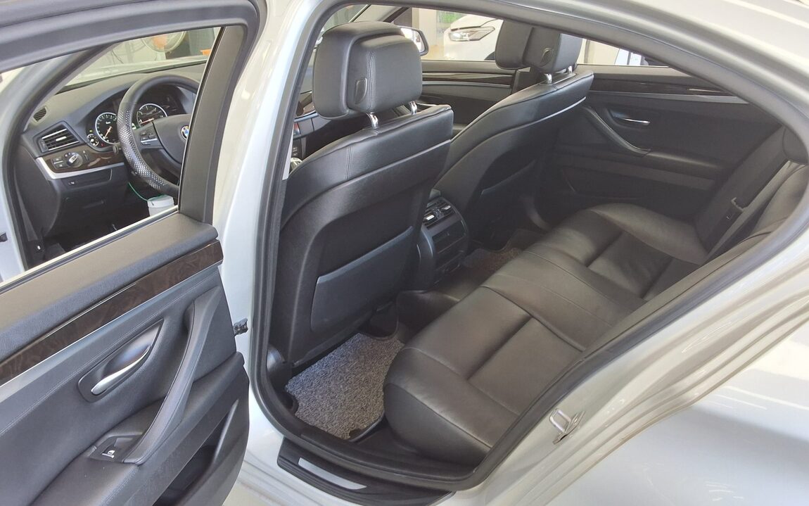 BMW 5 SERIES (6TH GEN) 520d 2013 - zdjęcie 12