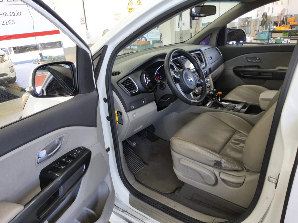 KIA ALL NEW CARNIVAL 11-SEATER DIESEL DELUXE 2016 - zdjęcie 10