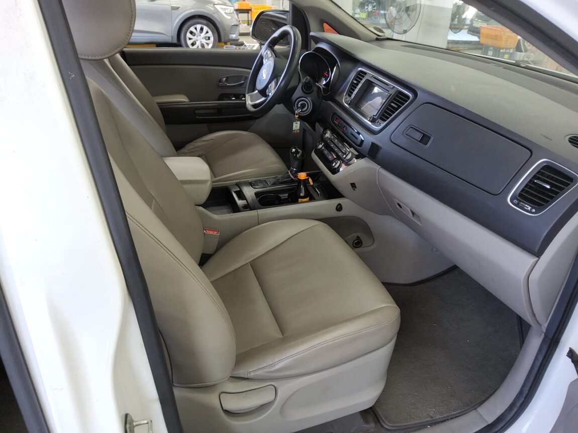 KIA ALL NEW CARNIVAL 11-SEATER DIESEL DELUXE 2016 - zdjęcie 14