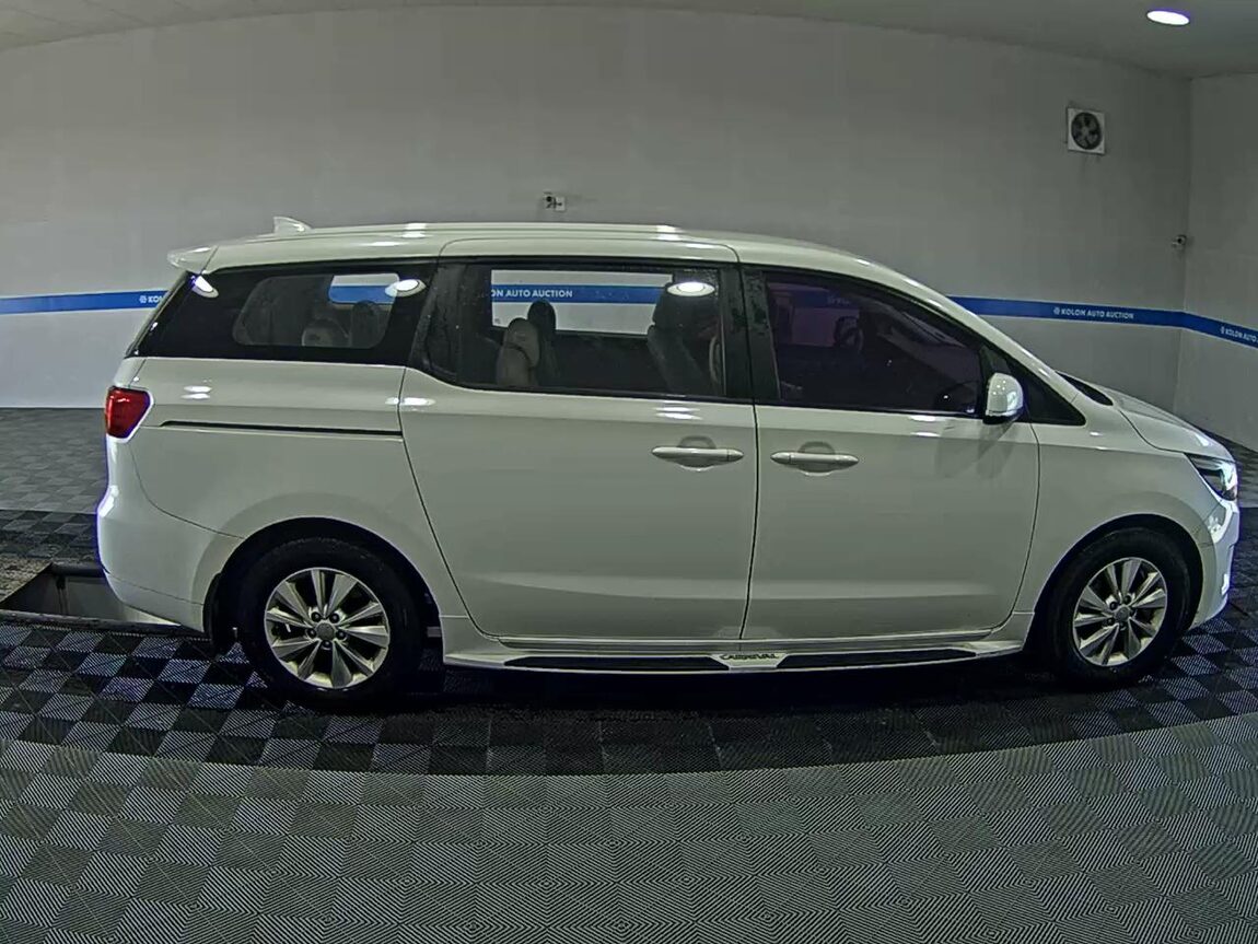 KIA ALL NEW CARNIVAL 11-SEATER DIESEL DELUXE 2016 - zdjęcie 4