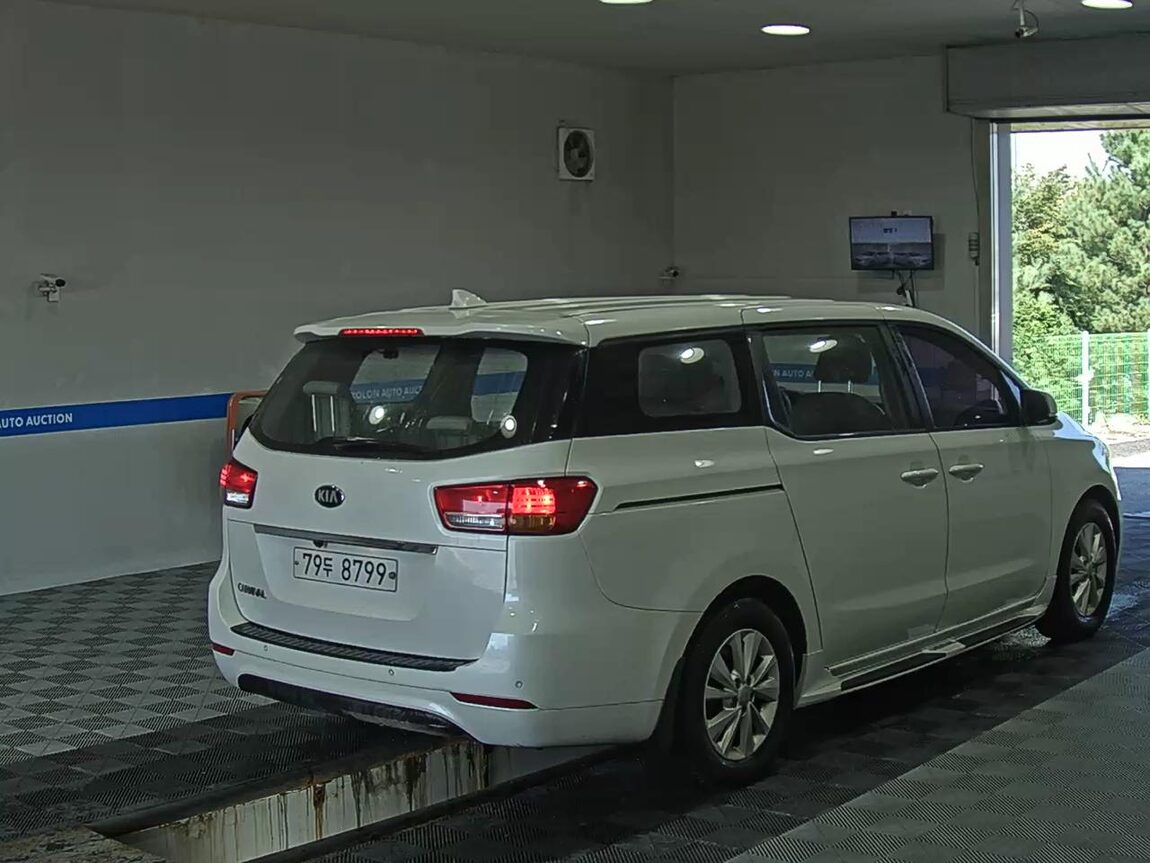 KIA ALL NEW CARNIVAL 11-SEATER DIESEL DELUXE 2016 - zdjęcie 5