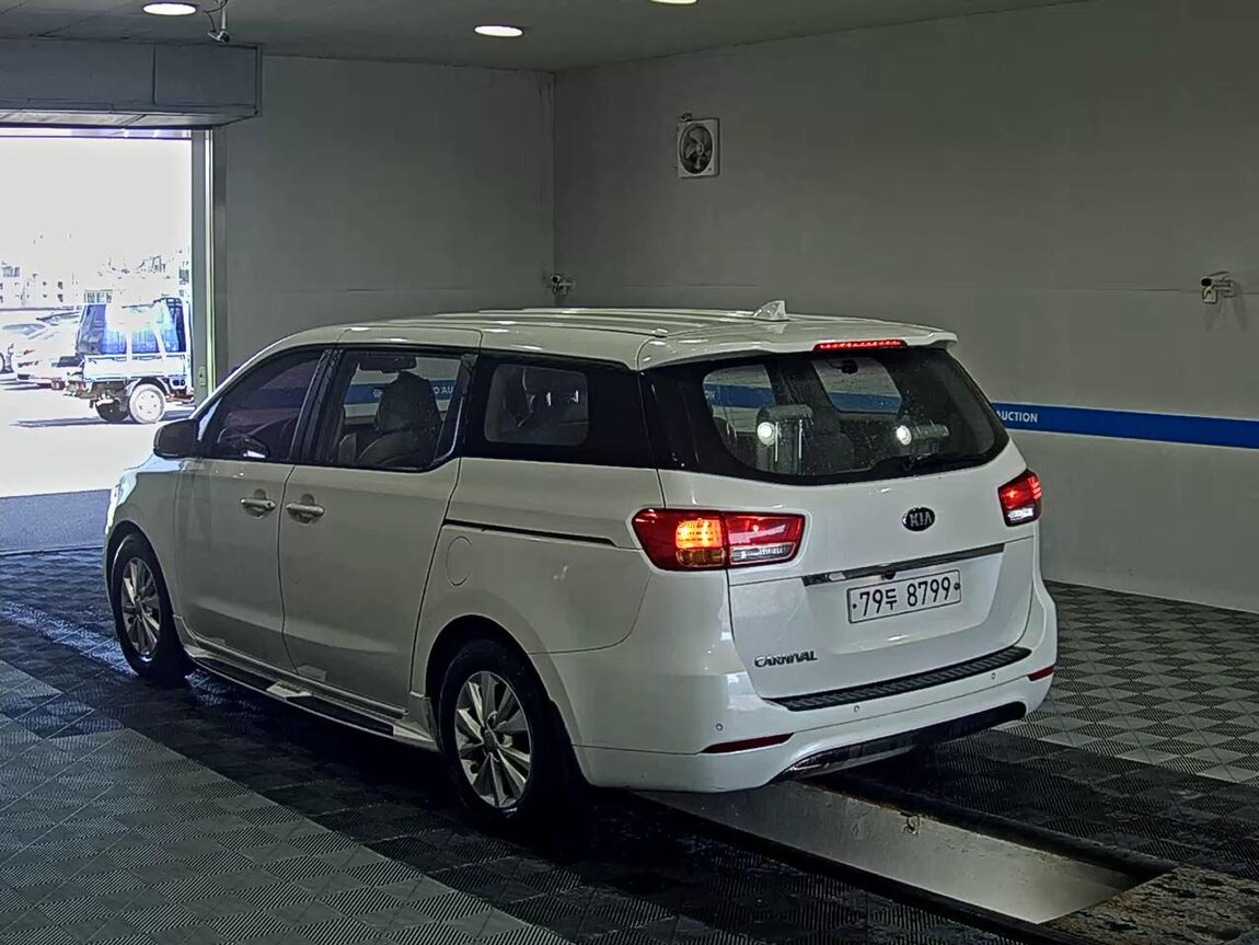 KIA ALL NEW CARNIVAL 11-SEATER DIESEL DELUXE 2016 - zdjęcie 6