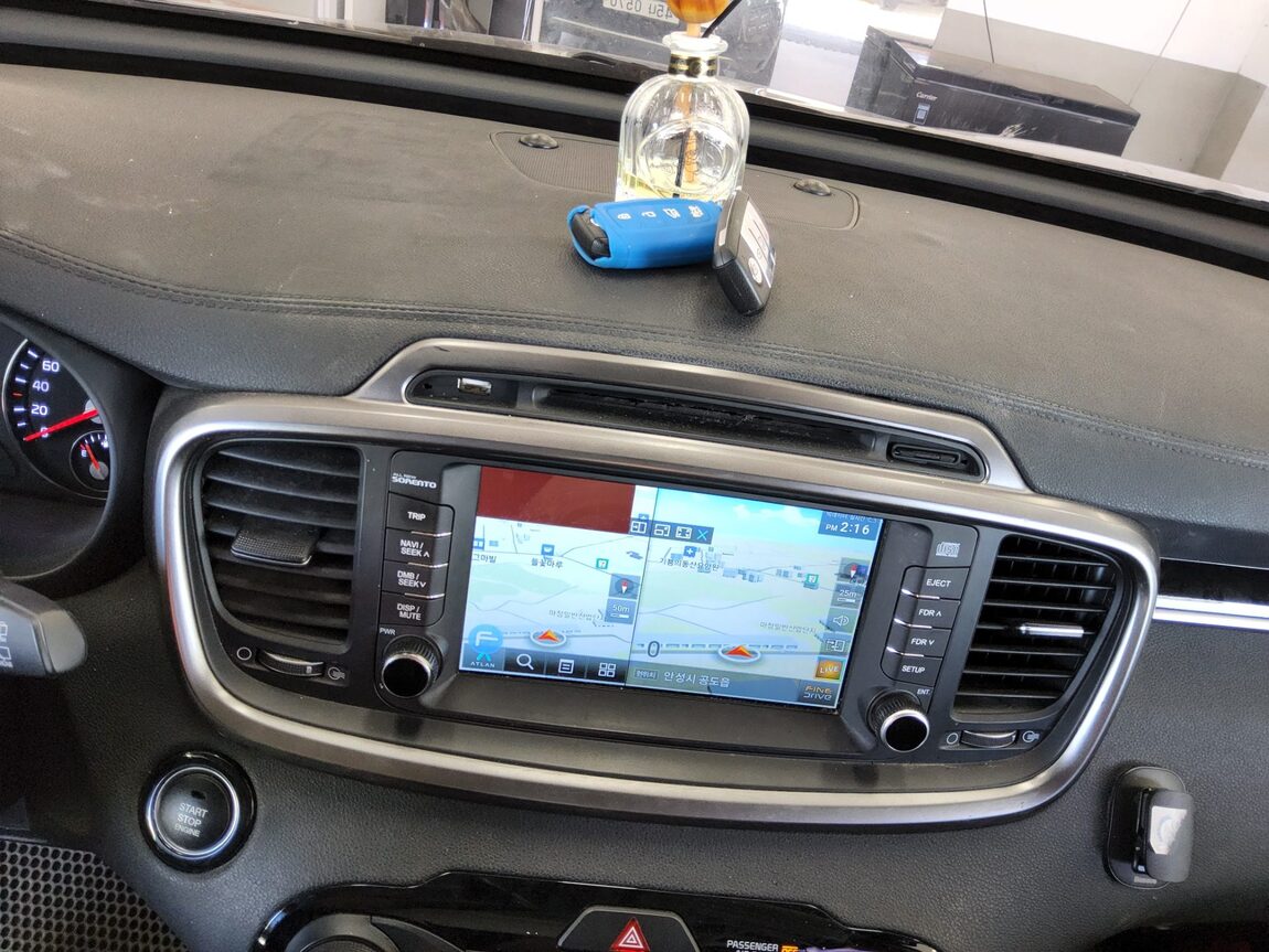 KIA ALL NEW SORENTO R2.0 2WD NOBLESSE 2016 - zdjęcie 17