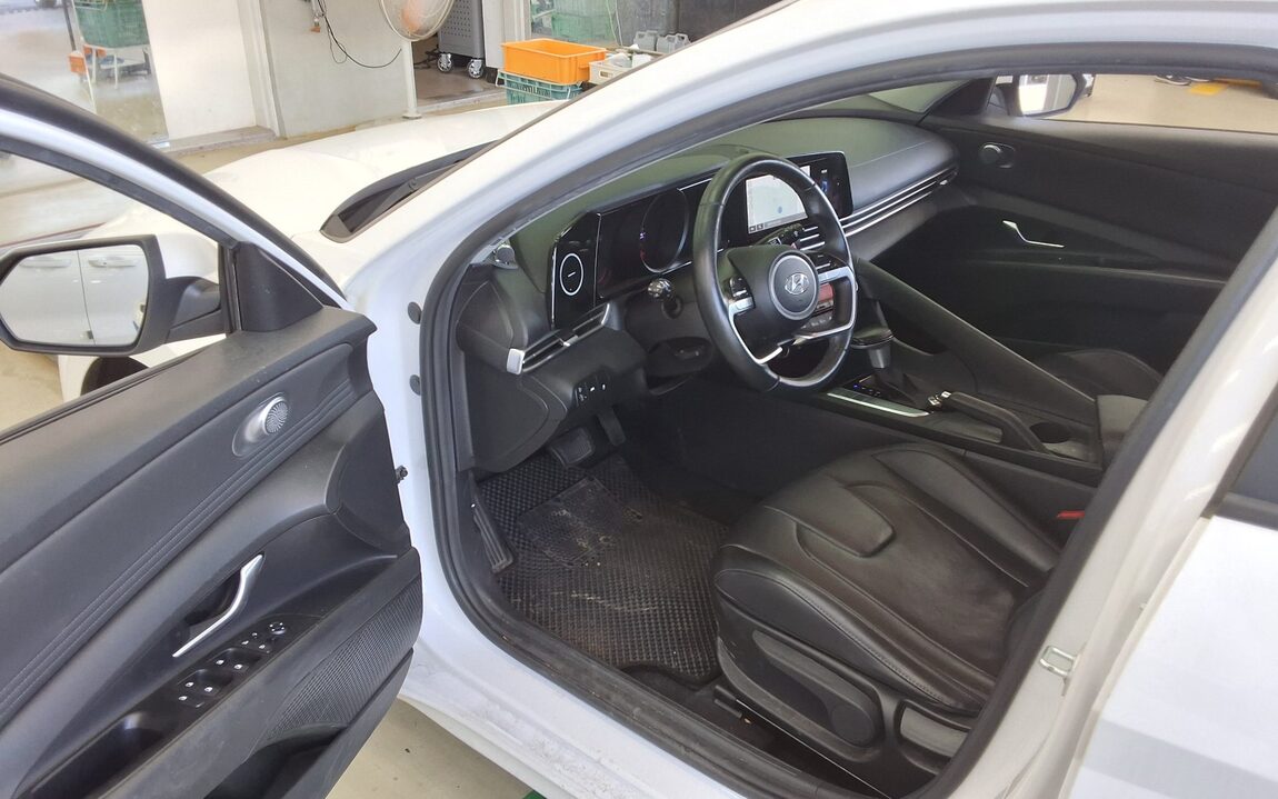 HYUNDAI AVANTE (CN7) 1.6 GASOLINE MODERN 2021 - zdjęcie 10