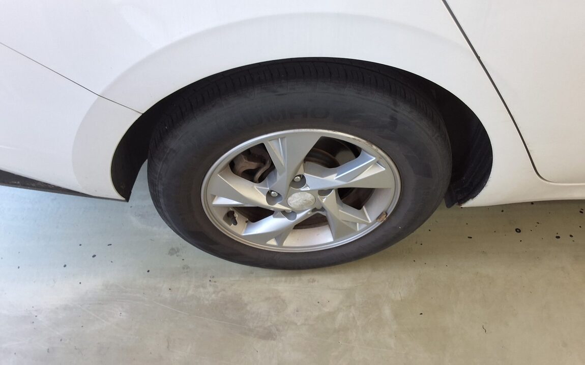 HYUNDAI AVANTE (CN7) 1.6 GASOLINE MODERN 2021 - zdjęcie 26
