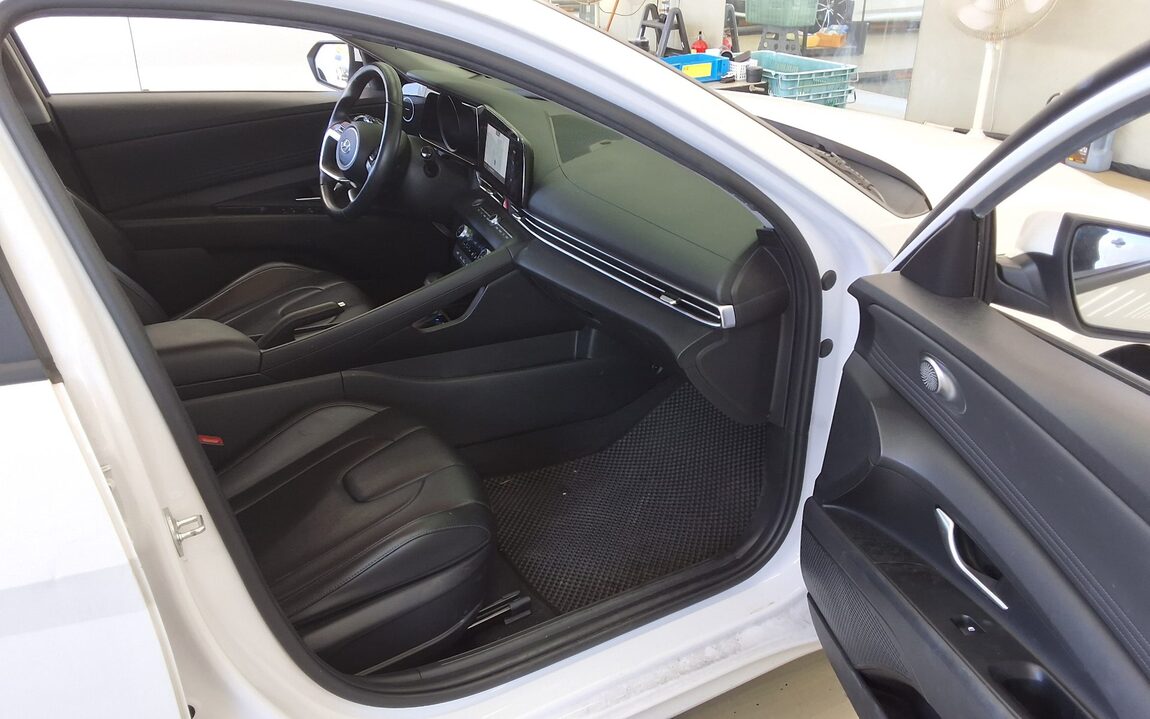HYUNDAI AVANTE (CN7) 1.6 GASOLINE MODERN 2021 - zdjęcie 14