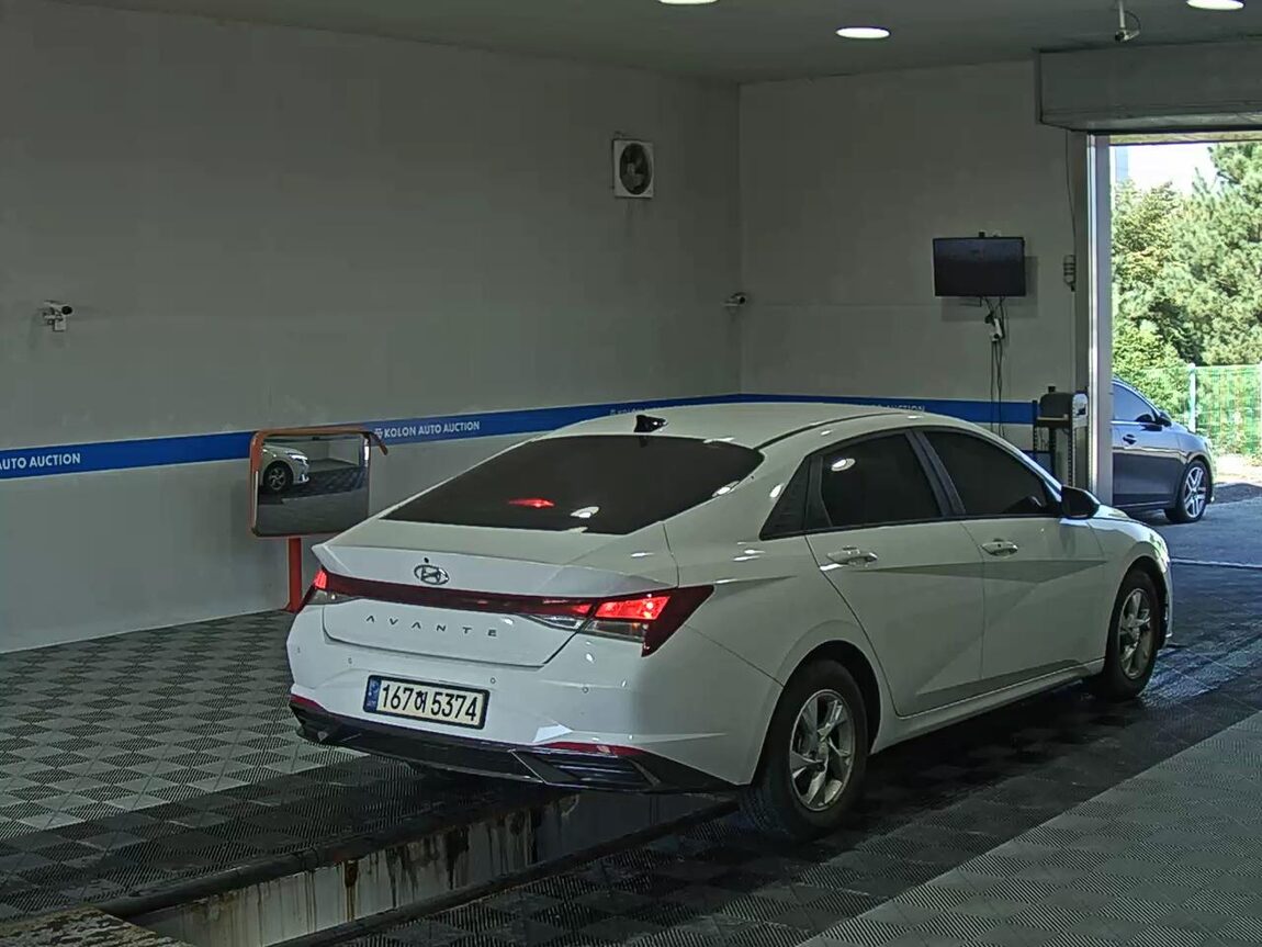 HYUNDAI AVANTE (CN7) 1.6 GASOLINE MODERN 2021 - zdjęcie 5