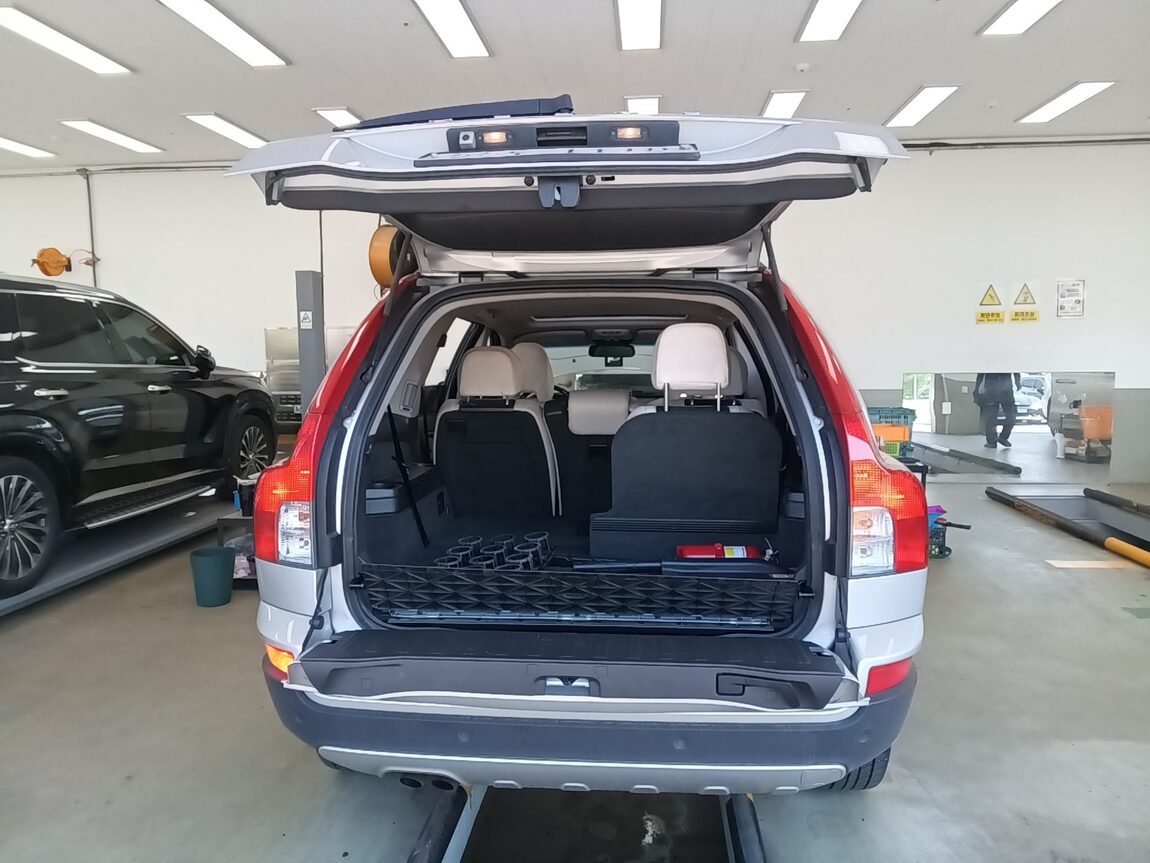 VOLVO XC90 (1ST GEN) D5 2011 - zdjęcie 15
