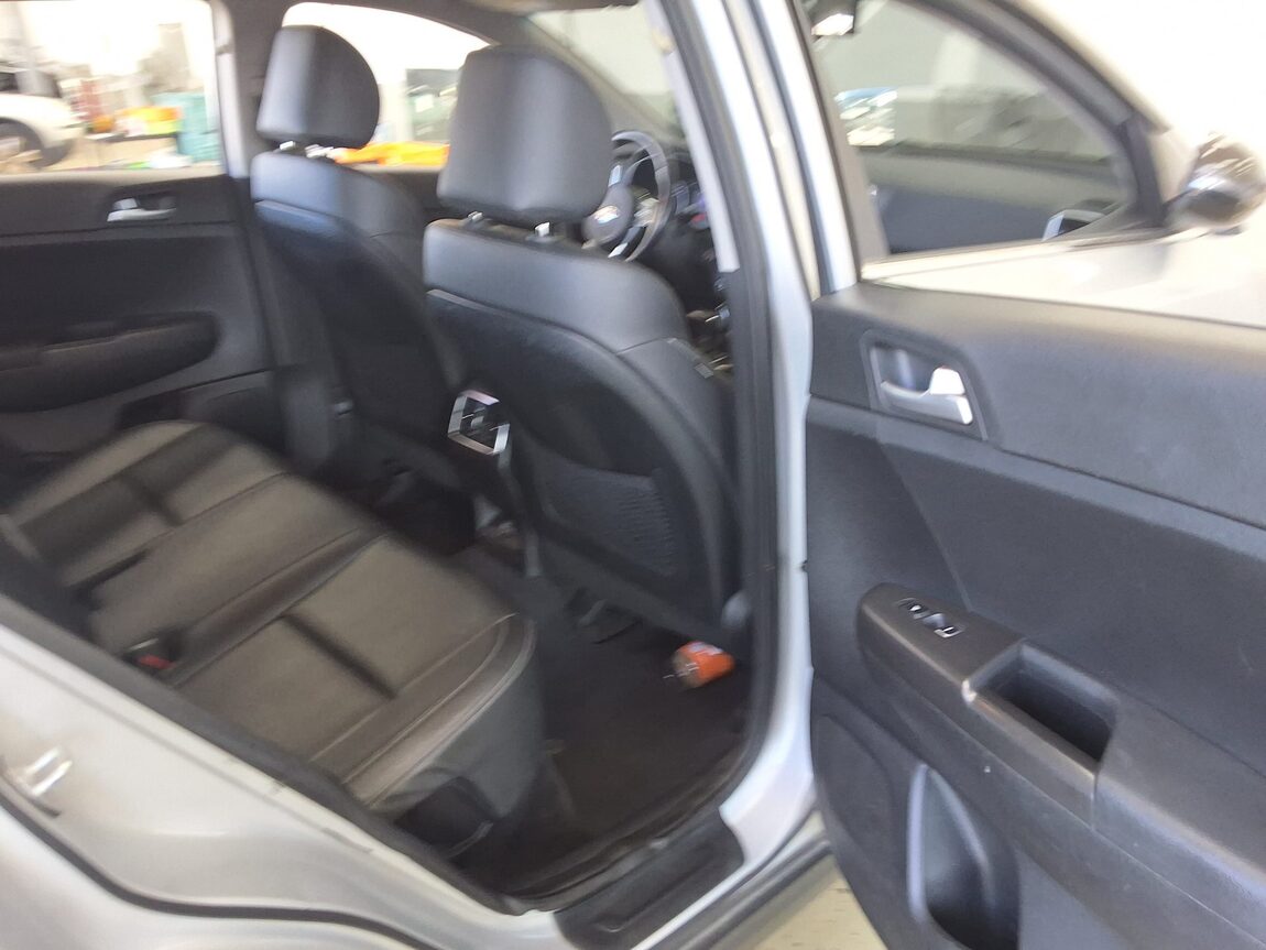 KIA SPORTAGE THE BOLD R2.0 DIESEL 2WD PRESTIGE 2019 - zdjęcie 14