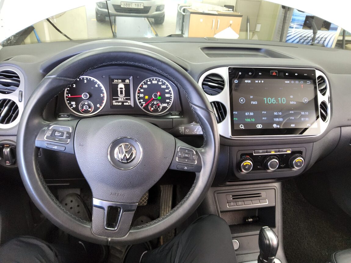VOLKSWAGEN TIGUAN 2.0 TDI BLUEMOTION 2015 - zdjęcie 17