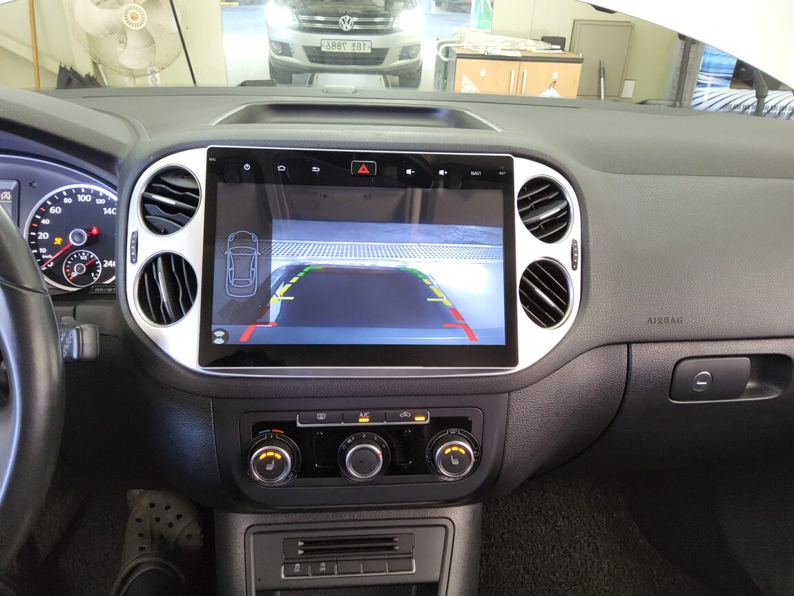 VOLKSWAGEN TIGUAN 2.0 TDI BLUEMOTION 2015 - zdjęcie 18