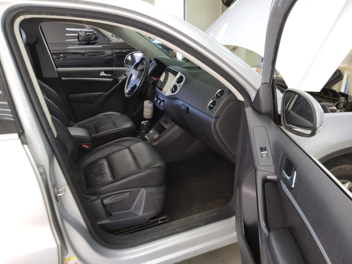 VOLKSWAGEN TIGUAN 2.0 TDI BLUEMOTION 2015 - zdjęcie 14