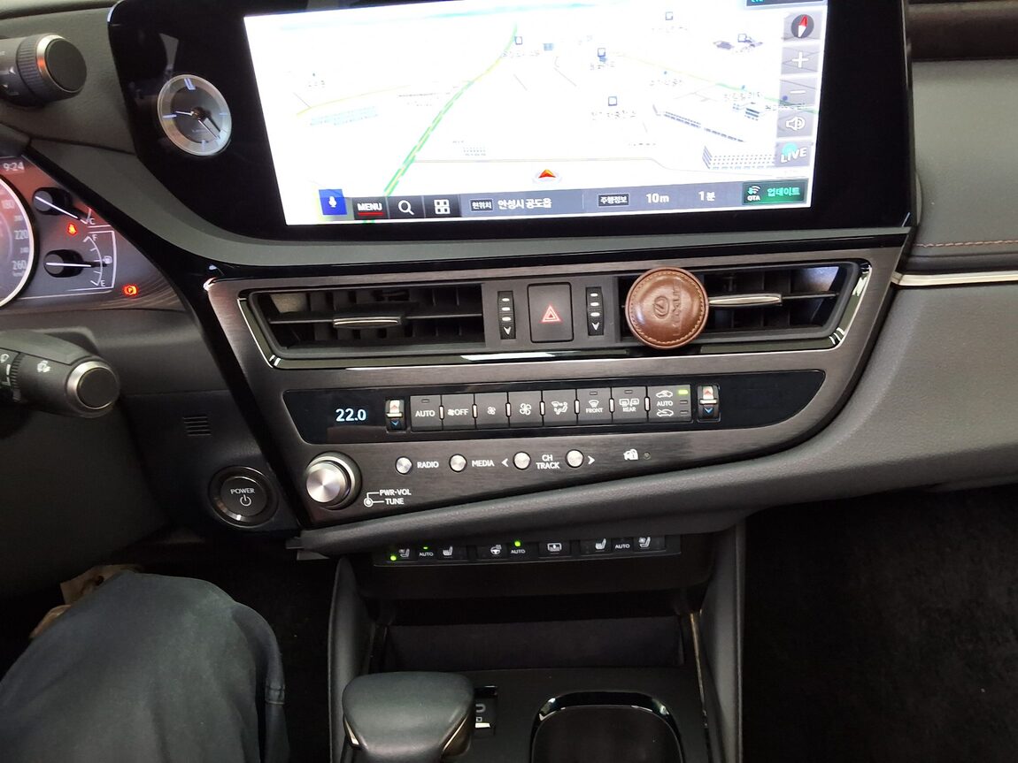LEXUS ES (7TH GEN) 300h SUPREME 2025 - zdjęcie 24