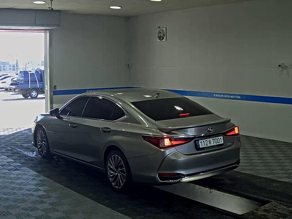 LEXUS ES (7TH GEN) 300h SUPREME 2025 - zdjęcie 6