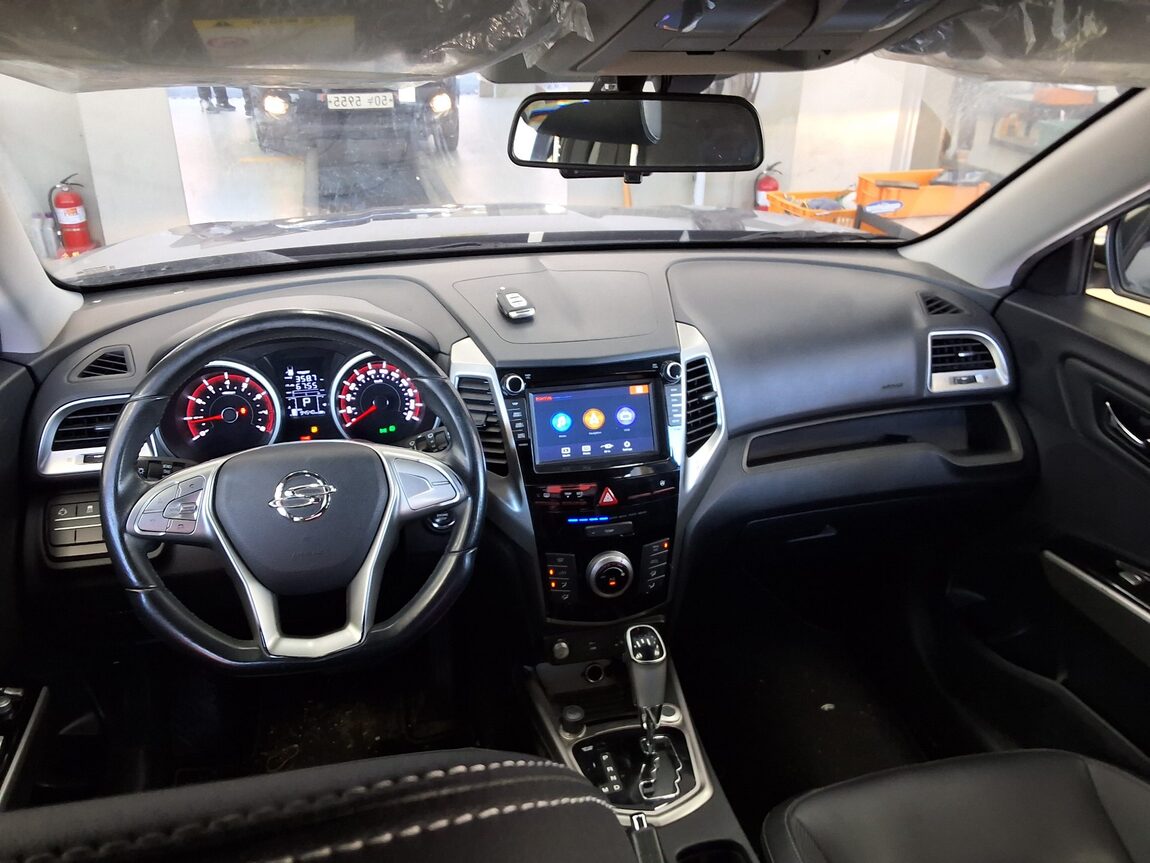 KG MOBILITY (SSANGYONG) TIVOLI GASOLINE 2WD VX 2016 - zdjęcie 11