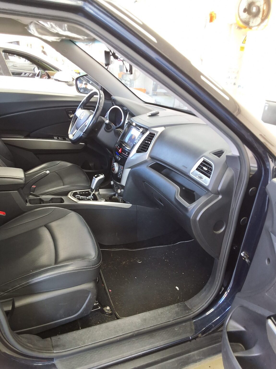 KG MOBILITY (SSANGYONG) TIVOLI GASOLINE 2WD VX 2016 - zdjęcie 14