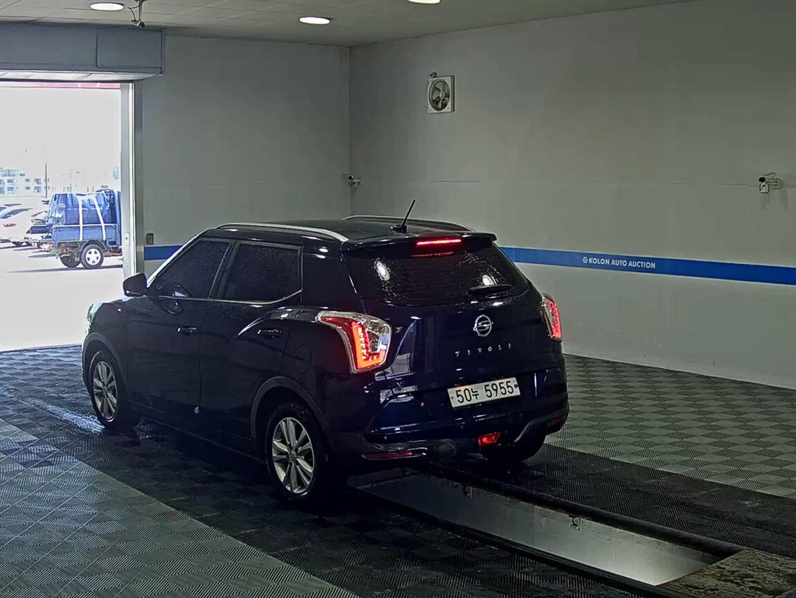 KG MOBILITY (SSANGYONG) TIVOLI GASOLINE 2WD VX 2016 - zdjęcie 6