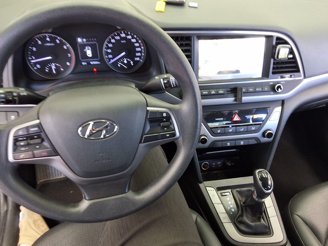 HYUNDAI AVANTE AD 1.6 GDi VALUE PLUS 2018 - zdjęcie 11
