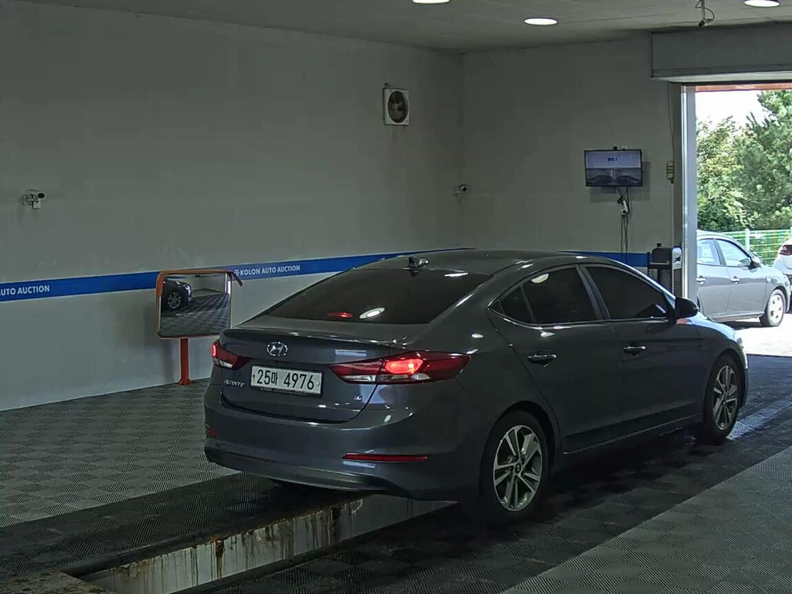 HYUNDAI AVANTE AD 1.6 GDi VALUE PLUS 2018 - zdjęcie 5