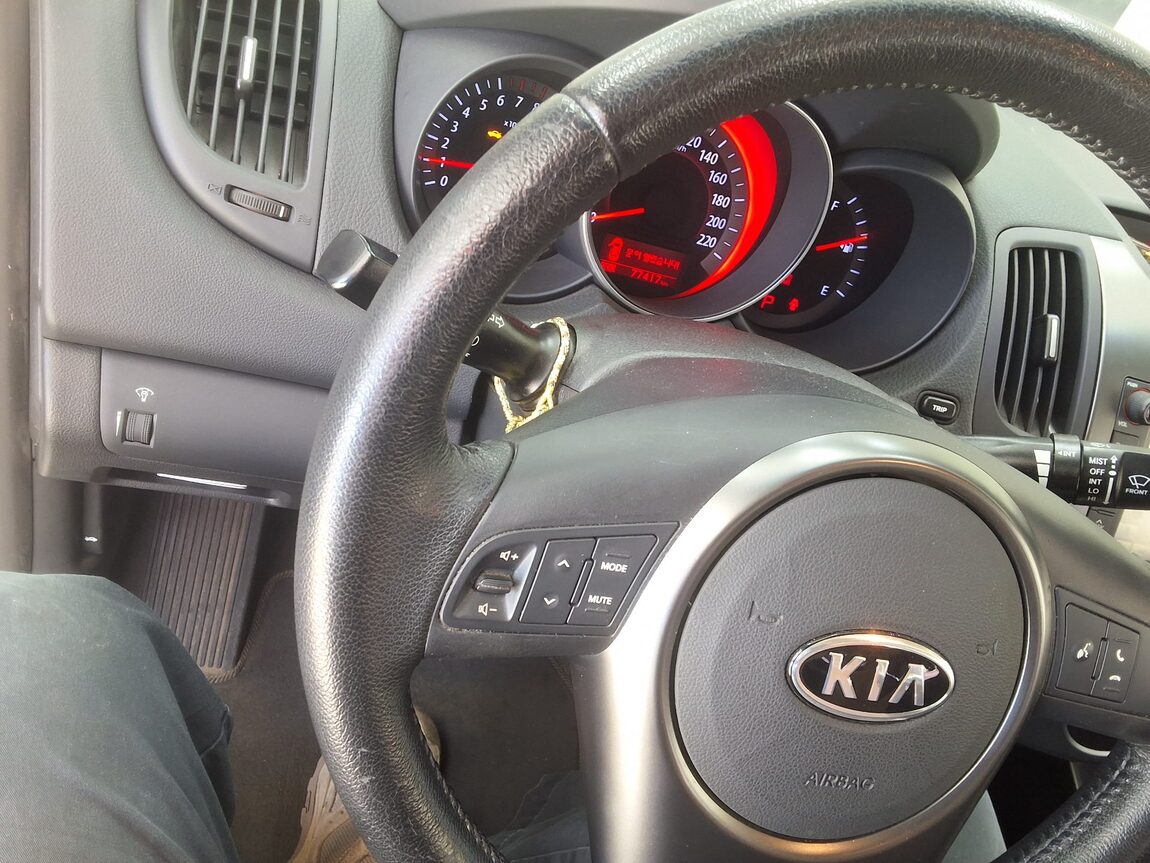 KIA FORTE 1.6 CVVT PREMIUM Si BLACK 2010 - zdjęcie 23