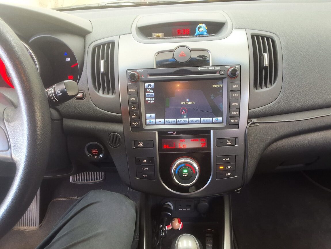 KIA FORTE 1.6 CVVT PREMIUM Si BLACK 2010 - zdjęcie 24