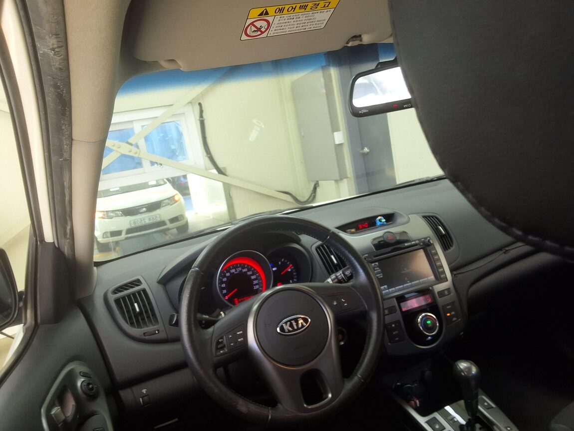 KIA FORTE 1.6 CVVT PREMIUM Si BLACK 2010 - zdjęcie 12