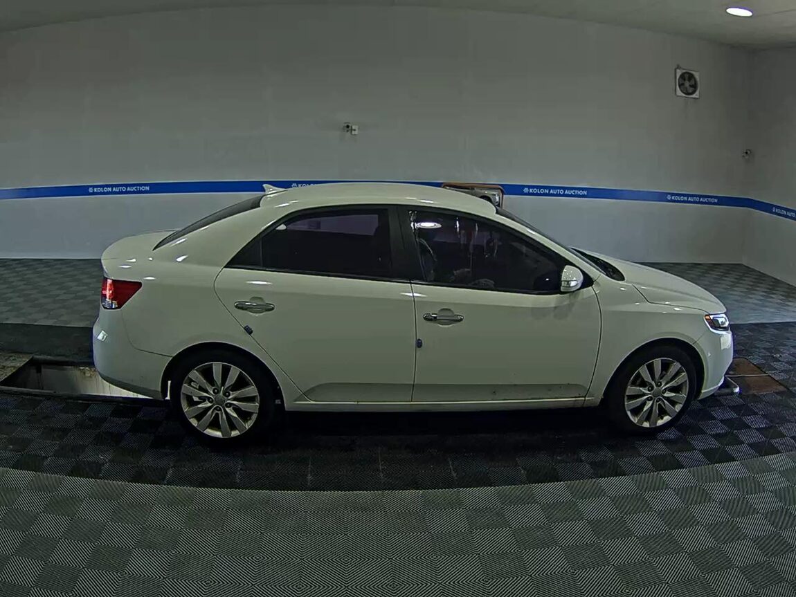 KIA FORTE 1.6 CVVT PREMIUM Si BLACK 2010 - zdjęcie 4