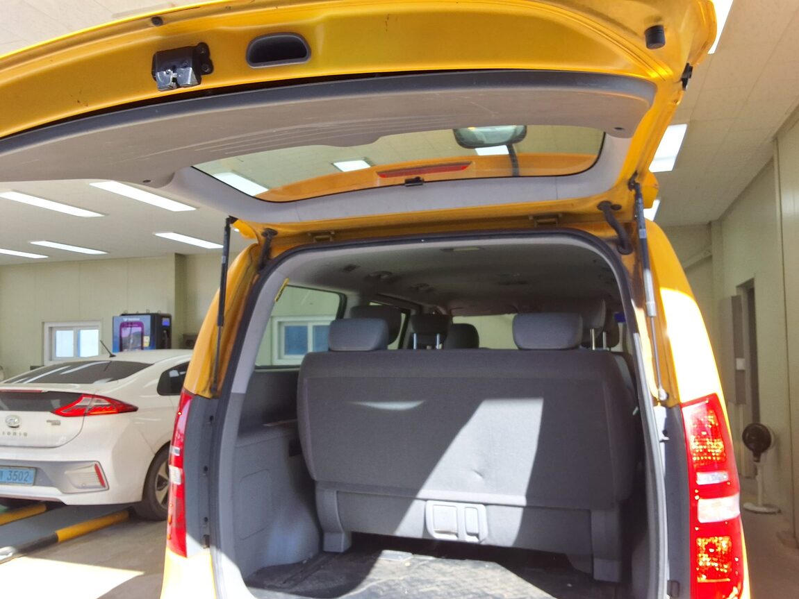 HYUNDAI GRAND STAREX CHILD SAFETY VEHICLE 12-SEATER 2017 - zdjęcie 16