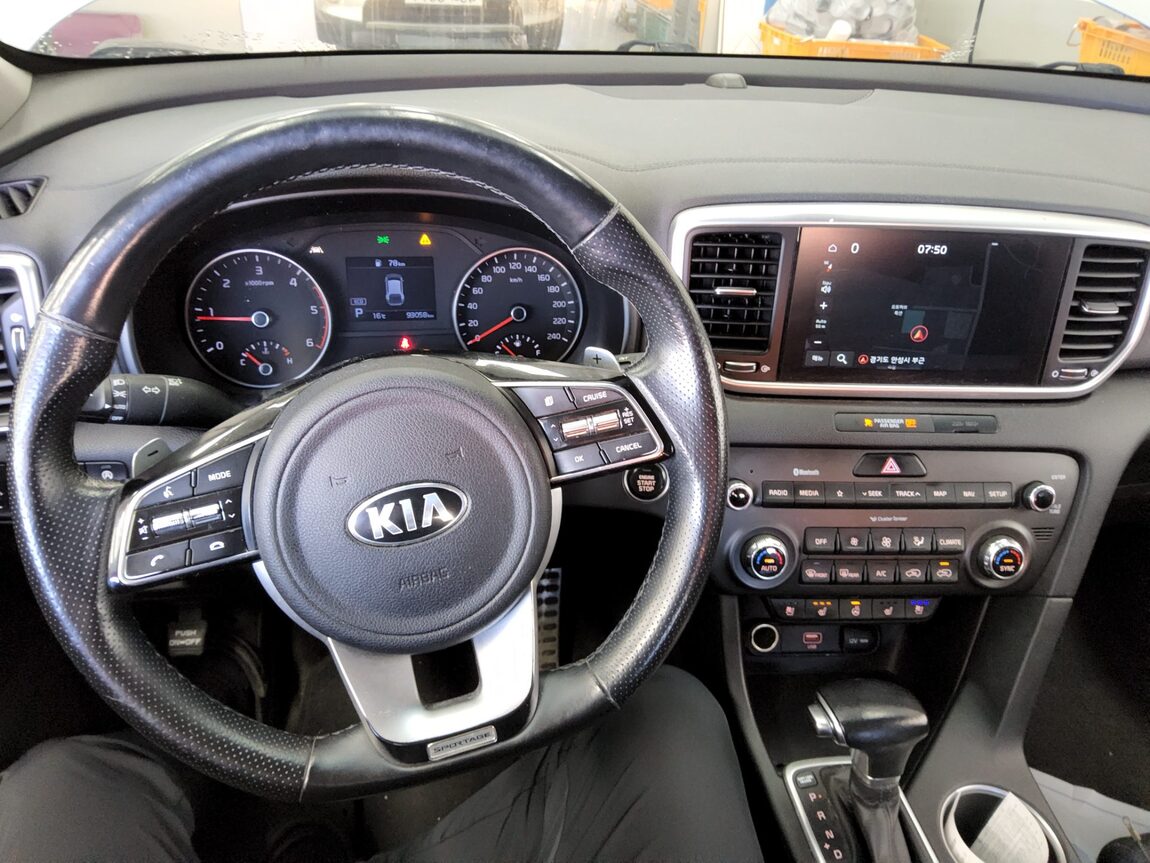 KIA SPORTAGE THE BOLD R2.0 DIESEL 2WD PRESTIGE 2019 - zdjęcie 17