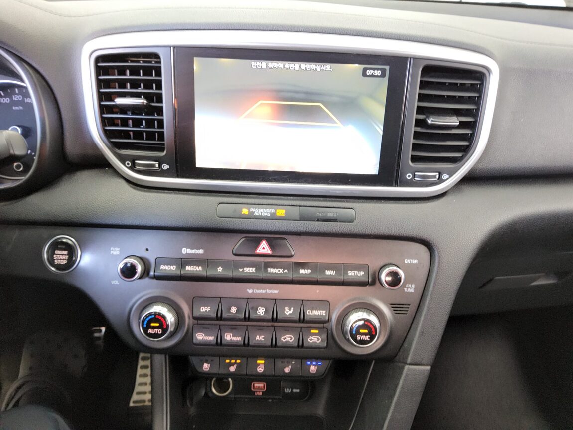 KIA SPORTAGE THE BOLD R2.0 DIESEL 2WD PRESTIGE 2019 - zdjęcie 18