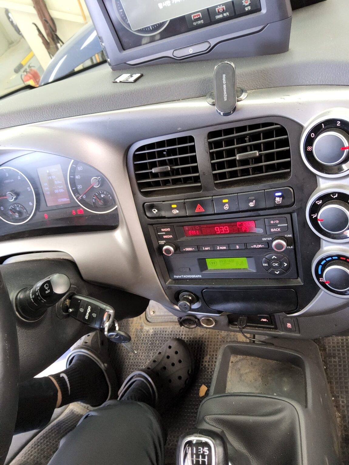 KIA THE NEW BONGO III CARGO 1.2 TON KING CAB EXTRA LONG WHEELBASE GL 2023 - zdjęcie 17