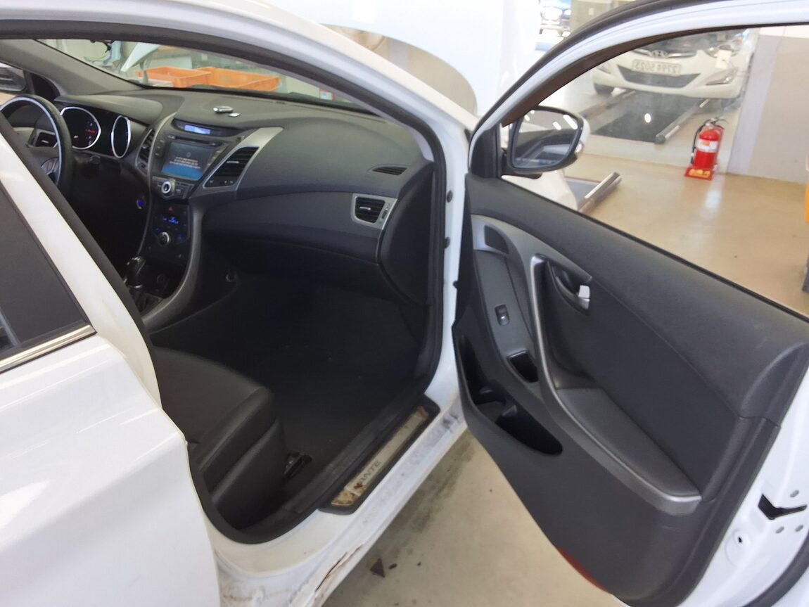 HYUNDAI THE NEW AVANTE MD 1.6 GDi SMART 2016 - zdjęcie 14