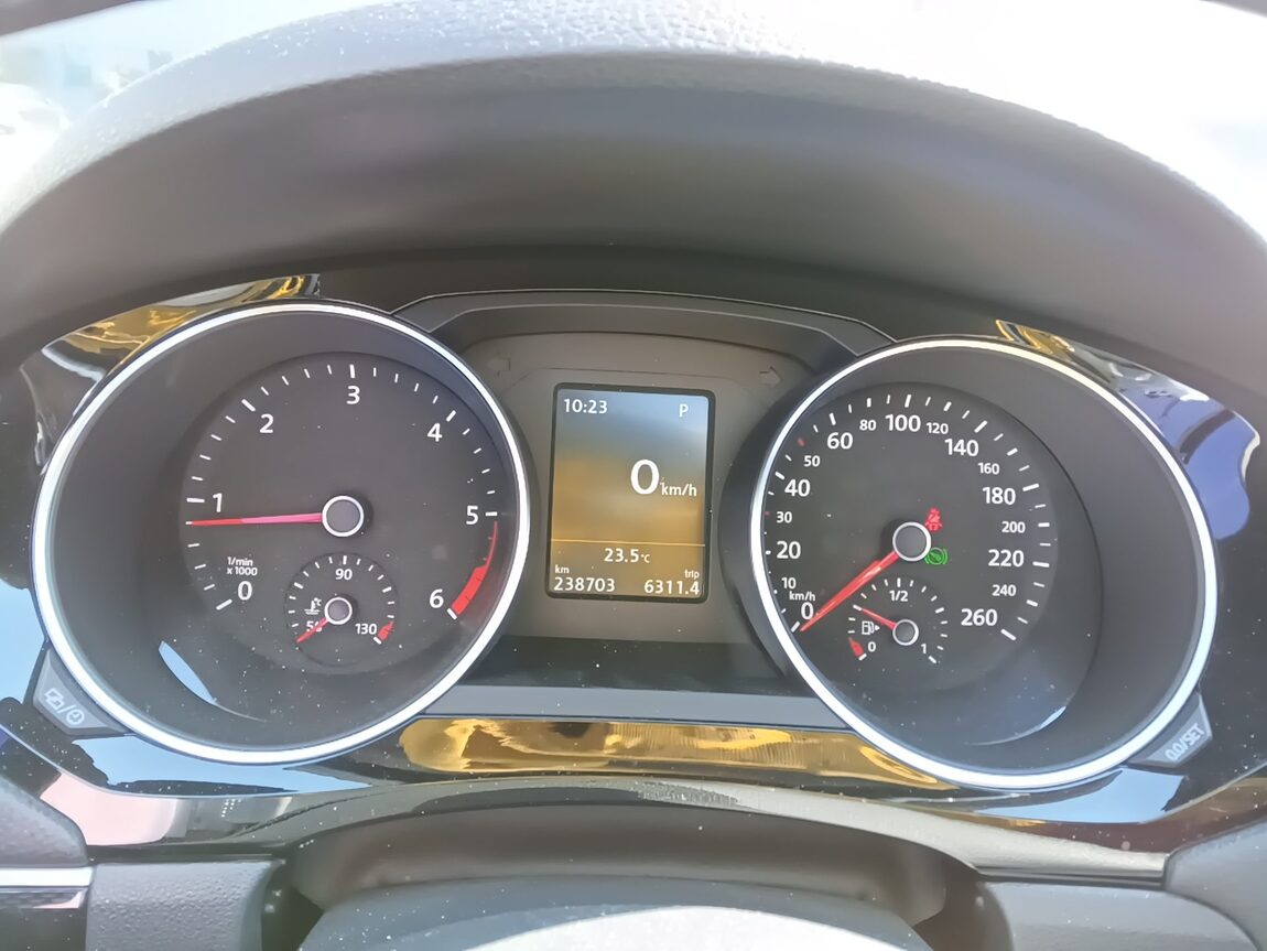 VOLKSWAGEN JETTA (6TH GEN) 2.0 TDI BLUEMOTION PREMIUM 2015 - zdjęcie 9
