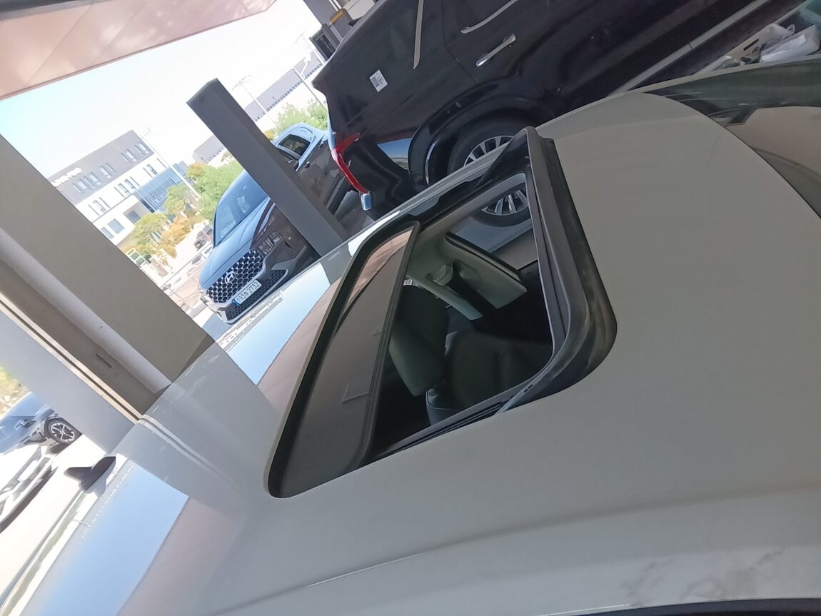 VOLKSWAGEN JETTA (6TH GEN) 2.0 TDI BLUEMOTION PREMIUM 2015 - zdjęcie 20