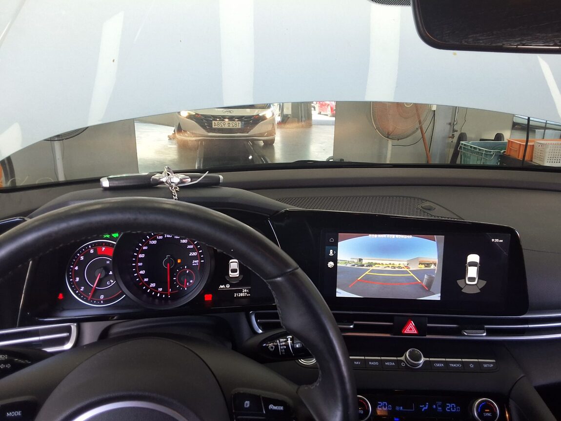 HYUNDAI AVANTE (CN7) 1.6 GASOLINE MODERN 2021 - zdjęcie 19