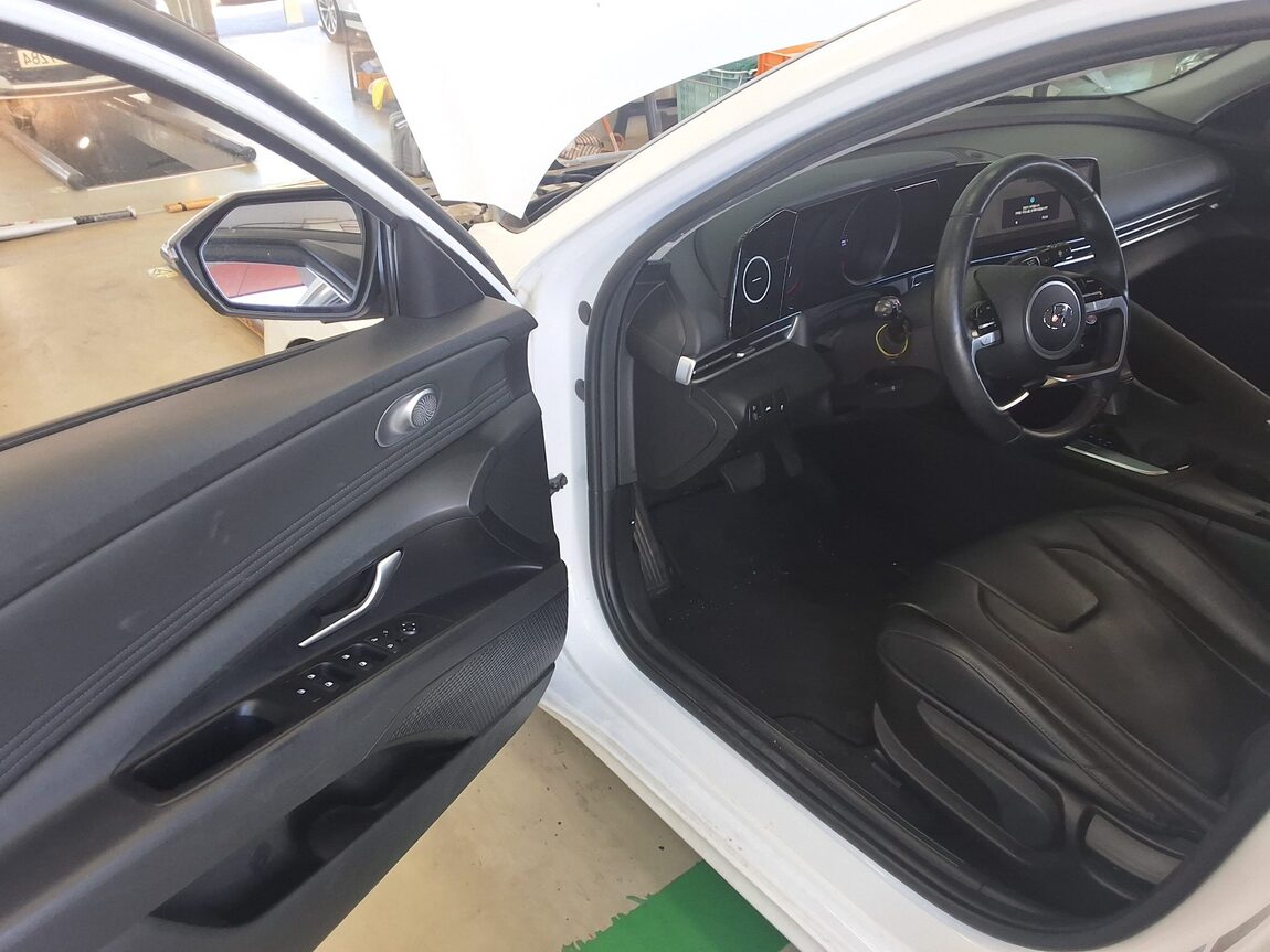 HYUNDAI AVANTE (CN7) 1.6 GASOLINE MODERN 2021 - zdjęcie 11