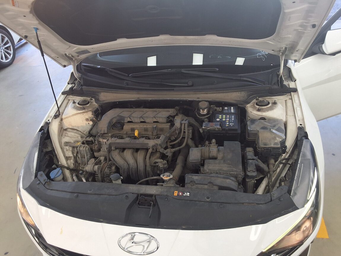 HYUNDAI AVANTE (CN7) 1.6 GASOLINE MODERN 2021 - zdjęcie 20