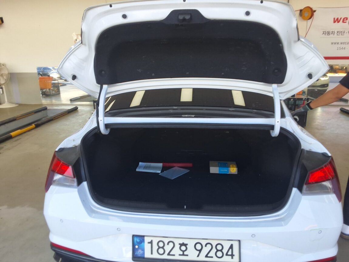 HYUNDAI AVANTE (CN7) 1.6 GASOLINE MODERN 2021 - zdjęcie 16