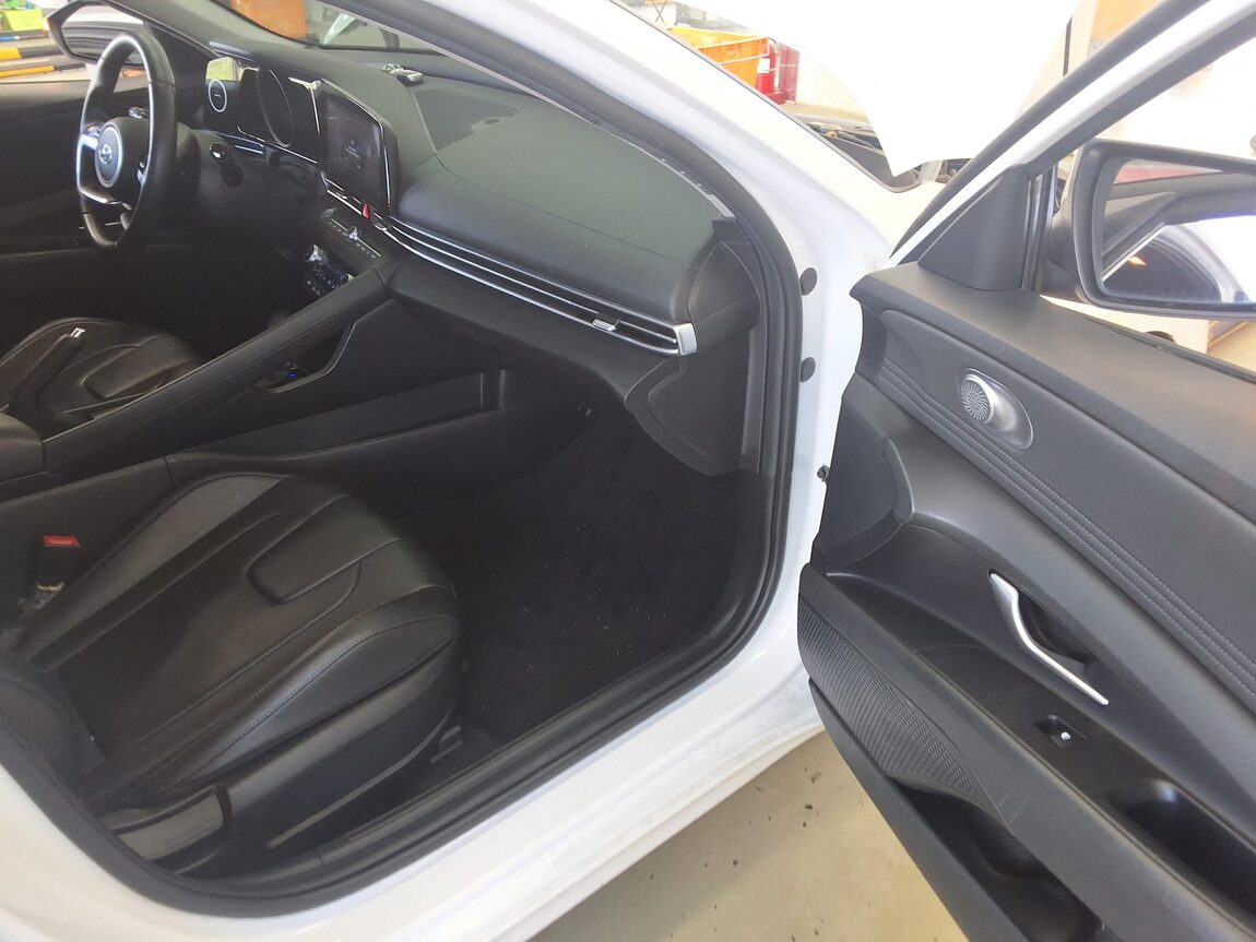 HYUNDAI AVANTE (CN7) 1.6 GASOLINE MODERN 2021 - zdjęcie 15
