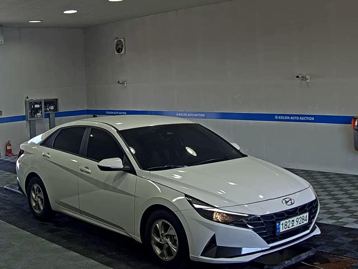 HYUNDAI AVANTE (CN7) 1.6 GASOLINE MODERN 2021 - zdjęcie 3
