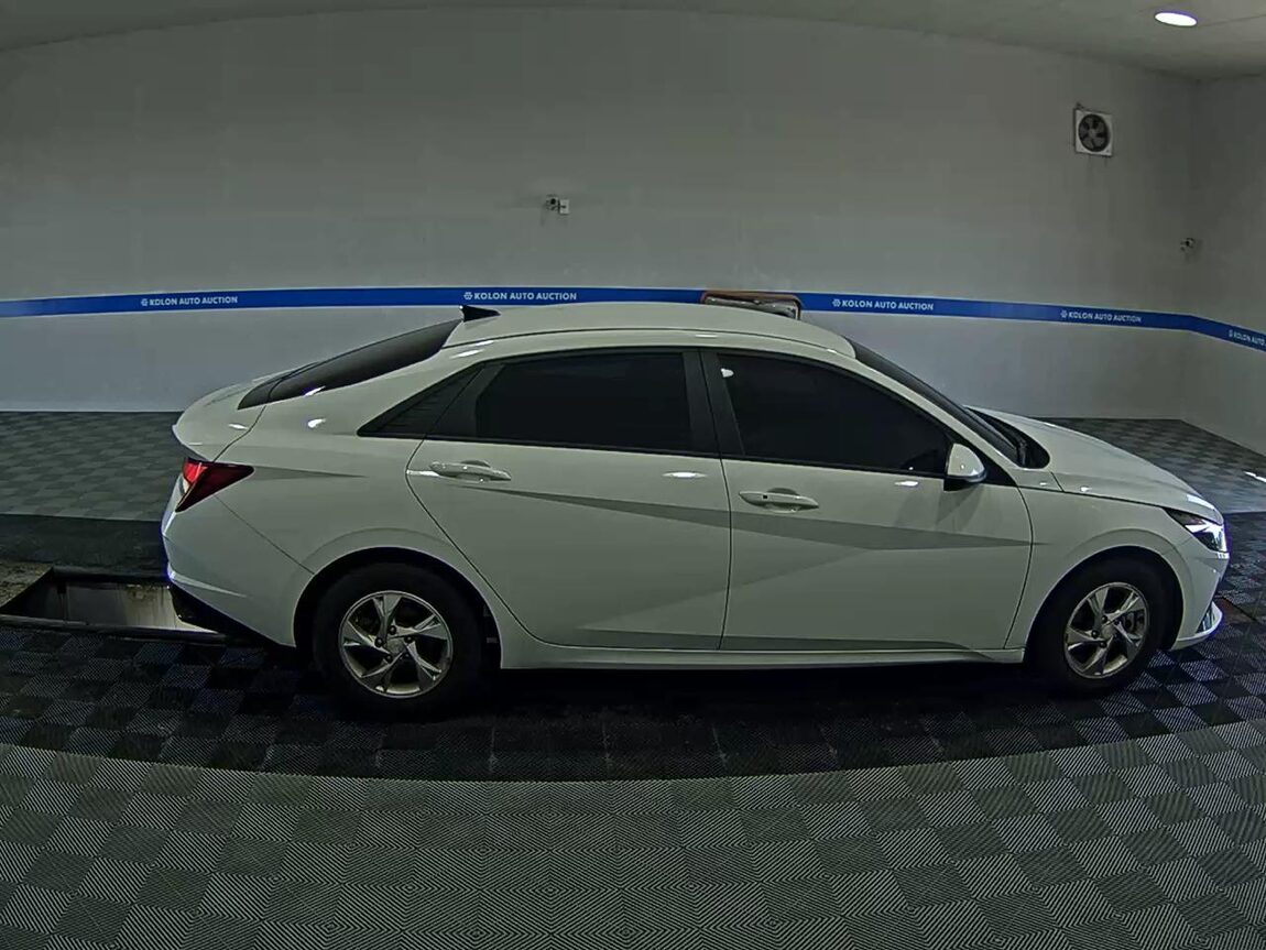 HYUNDAI AVANTE (CN7) 1.6 GASOLINE MODERN 2021 - zdjęcie 4