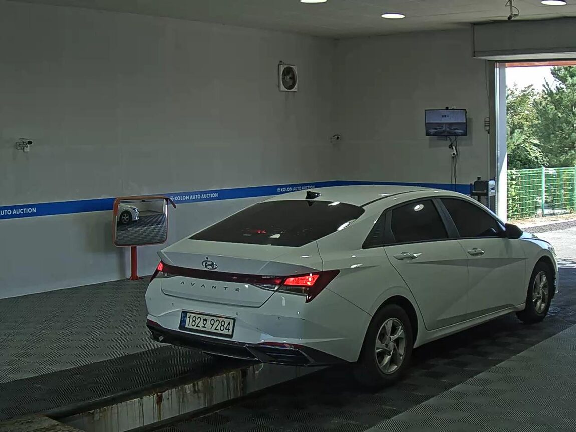 HYUNDAI AVANTE (CN7) 1.6 GASOLINE MODERN 2021 - zdjęcie 5