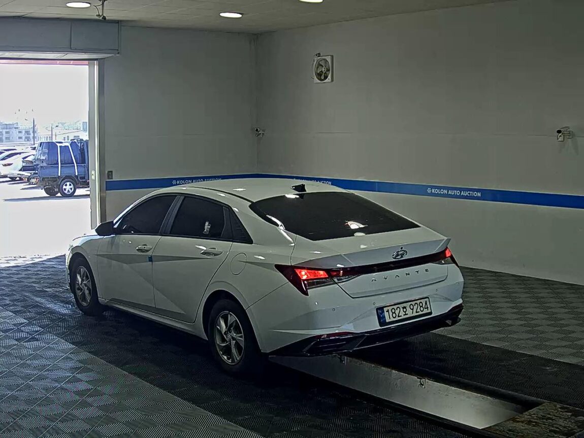 HYUNDAI AVANTE (CN7) 1.6 GASOLINE MODERN 2021 - zdjęcie 6