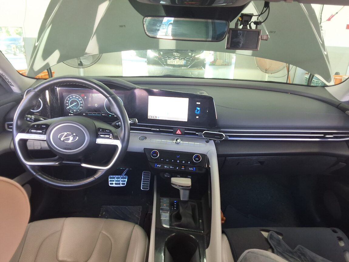 HYUNDAI AVANTE (CN7) 1.6 GASOLINE INSPIRATION 2021 - zdjęcie 12