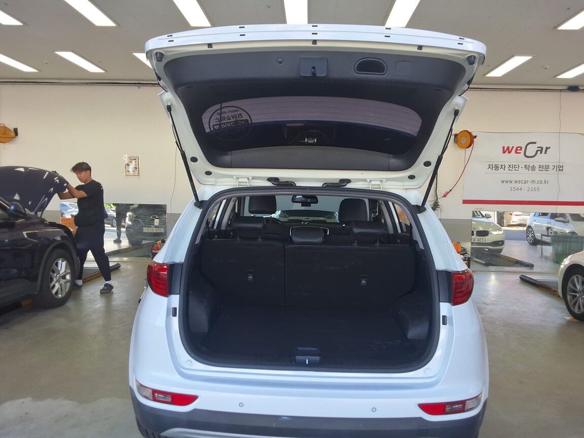 KIA NEW SPORTAGE 1.7 2WD NOBLESSE 2018 - zdjęcie 16