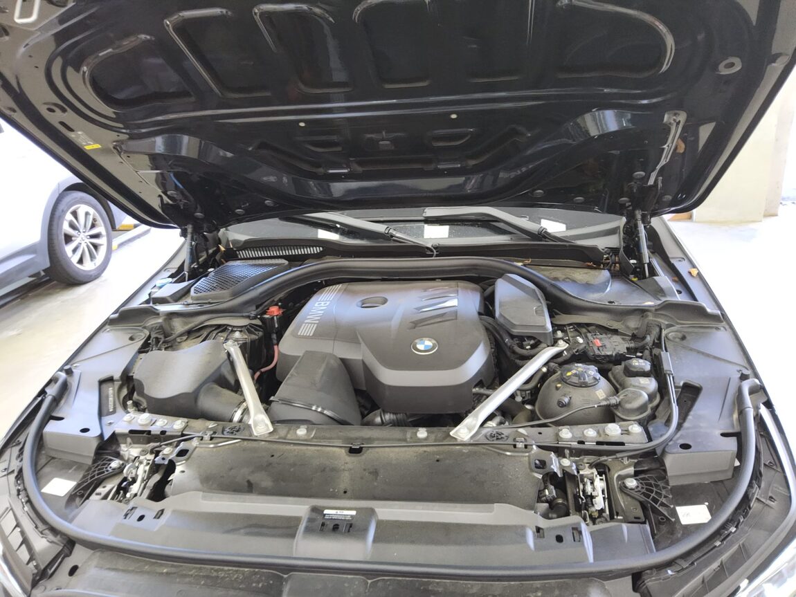 BMW 5 SERIES (8TH GEN) 520i M SPORT PACK 2025 - zdjęcie 22