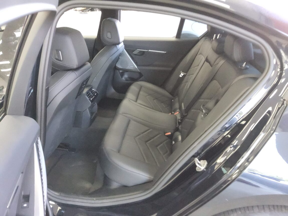 BMW 5 SERIES (8TH GEN) 520i M SPORT PACK 2025 - zdjęcie 12