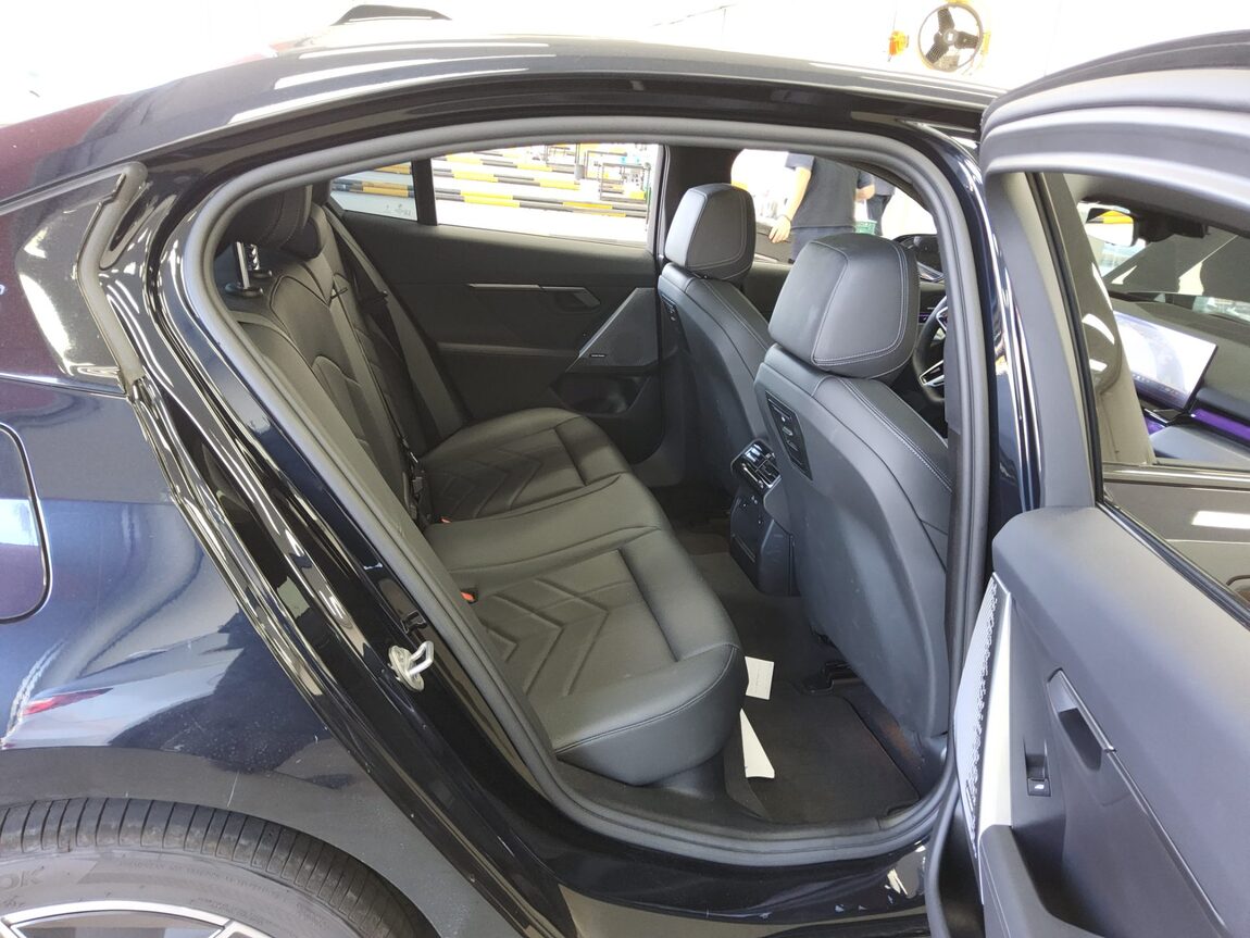 BMW 5 SERIES (8TH GEN) 520i M SPORT PACK 2025 - zdjęcie 13